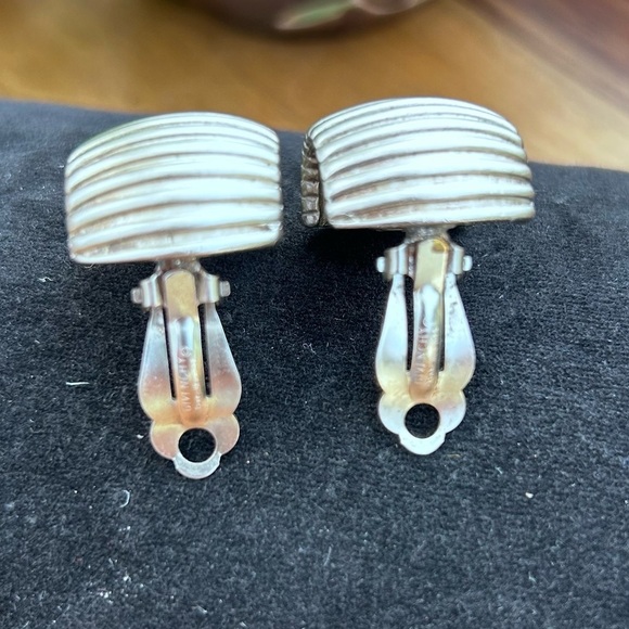 Givenchy Paris New York Earrings Ribbed Half Hoop Silver Tone Chunky Clip On Vtg - Picture 5 of 11